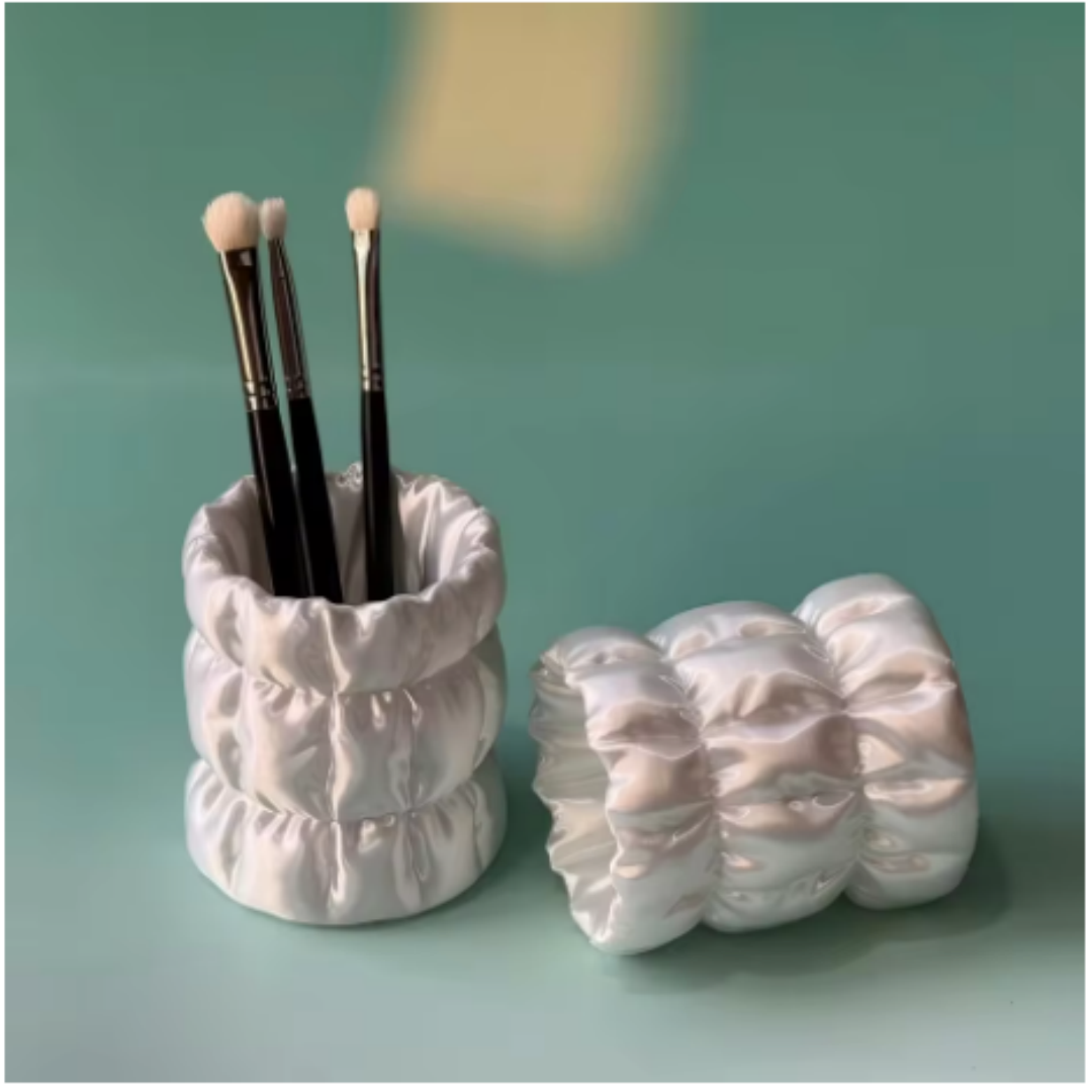 Cloud Ruched Satin Make-upbors - Luxury Skincare And Makeup Brands recensie en prijs
