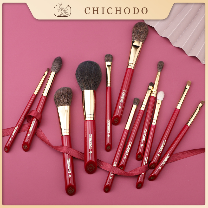 CHICHODO Luxe make-upborstel A - Luxury Skincare And Makeup Brands recensie en prijs